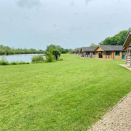 Tufty Lodge, Lake Pochard Lodge 9 South Cerney Eksteriør bilde